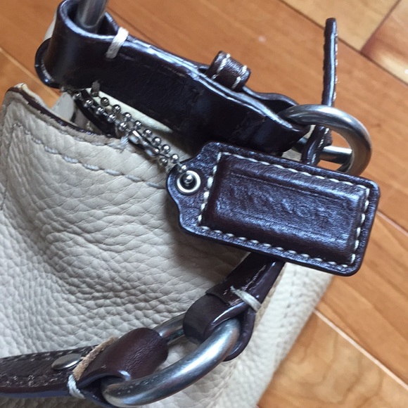 Coach Cream Shoulder Bag - Picture 6 of 11